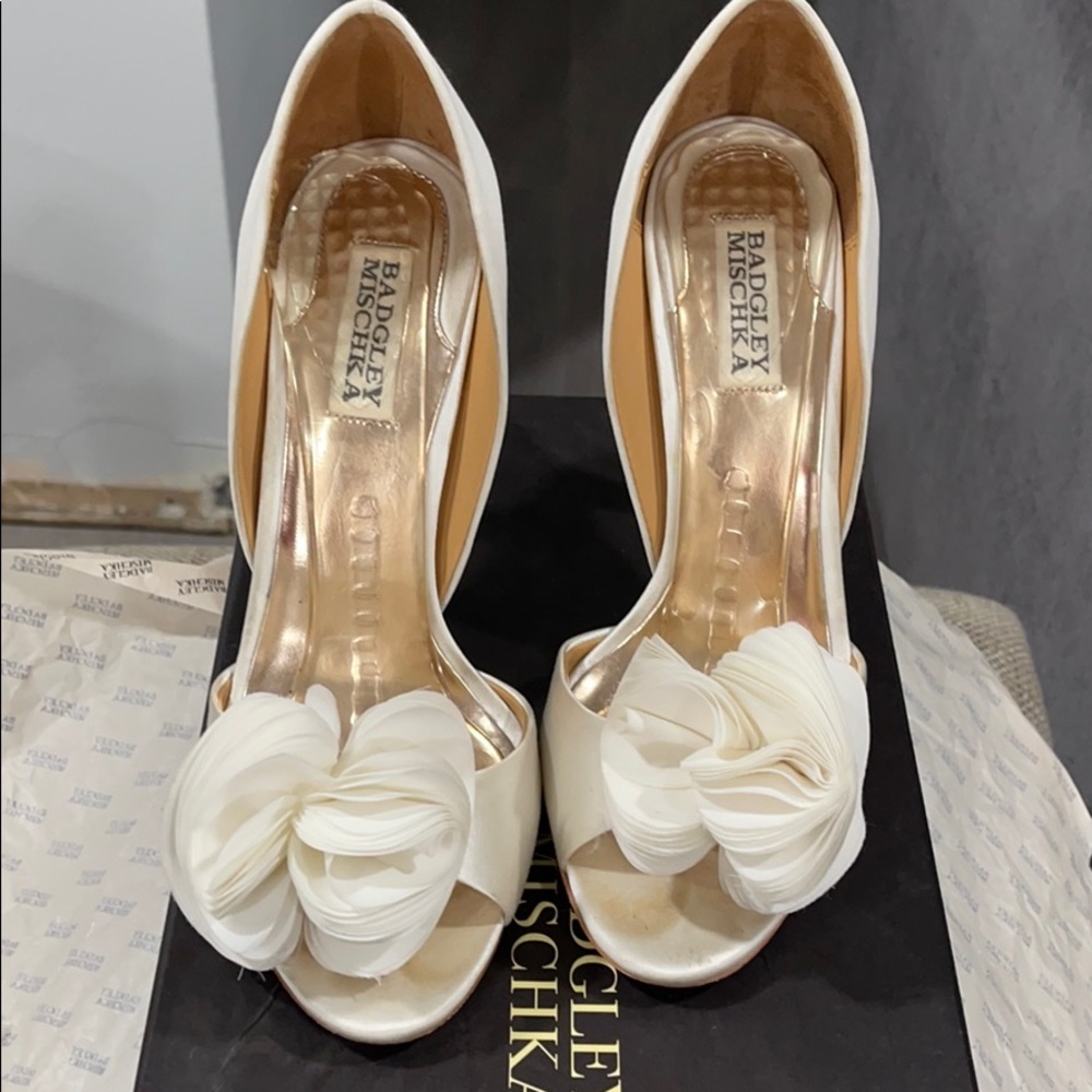 Floral Ivory Badgley Mischka Heel - Cream White  8